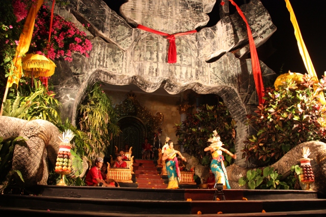 Indonesian Dance, BLANCO Museum, Ubud Bali